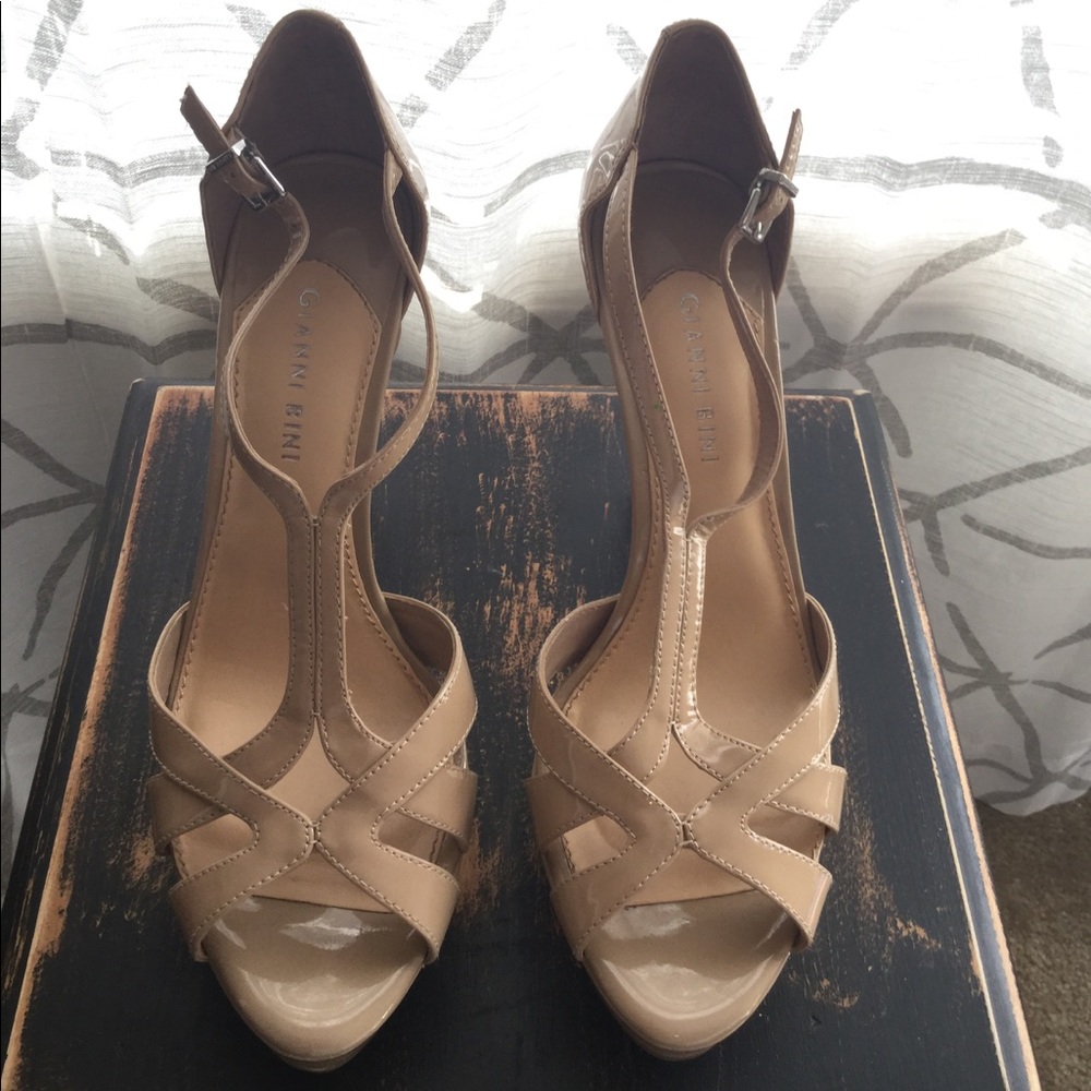 Patent leather platform nude heels